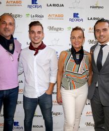 Imagen secundaria 2 - Arriba, Sullivan Gaudard, Merche Cerrolaza, Rubén Oroz, Javier Galiana, José Luis Prusén, Josu Rodríguez, Alberto Canals y Quique Martínez Armas, en el palco de Diario LA RIOJA. Abajo, a la izquierda, Víctor Bobadilla, Leo Valadez, Iranzu Oteiza y María Jesús Sáenz, en 'photocall' de acceso. A la derecha, Eusebio Martínez, Fernando Martínez, Elena Espinosa y Fidel García.