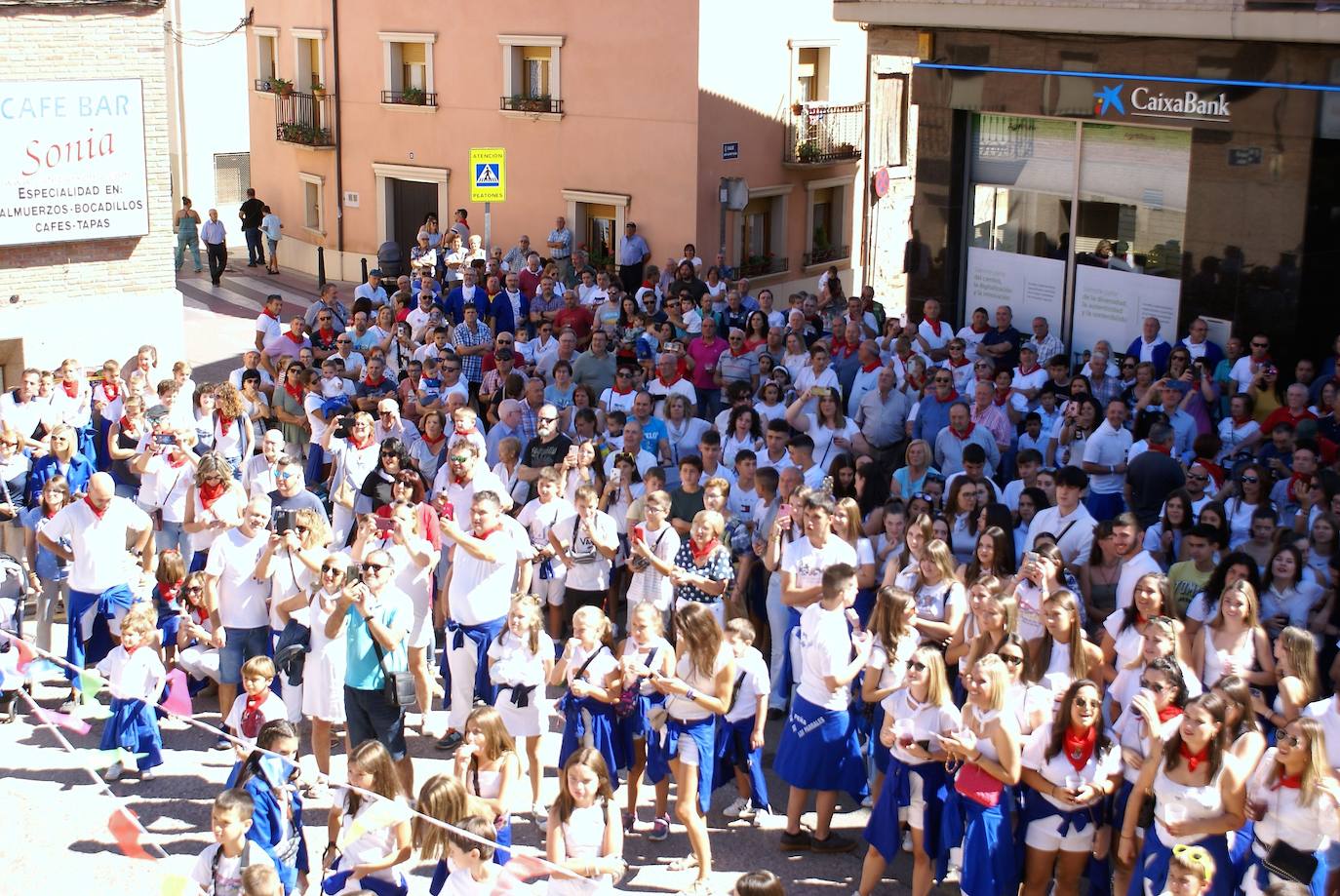 Fotos: Primer día grande de fiestas en Baños de Río Tobía