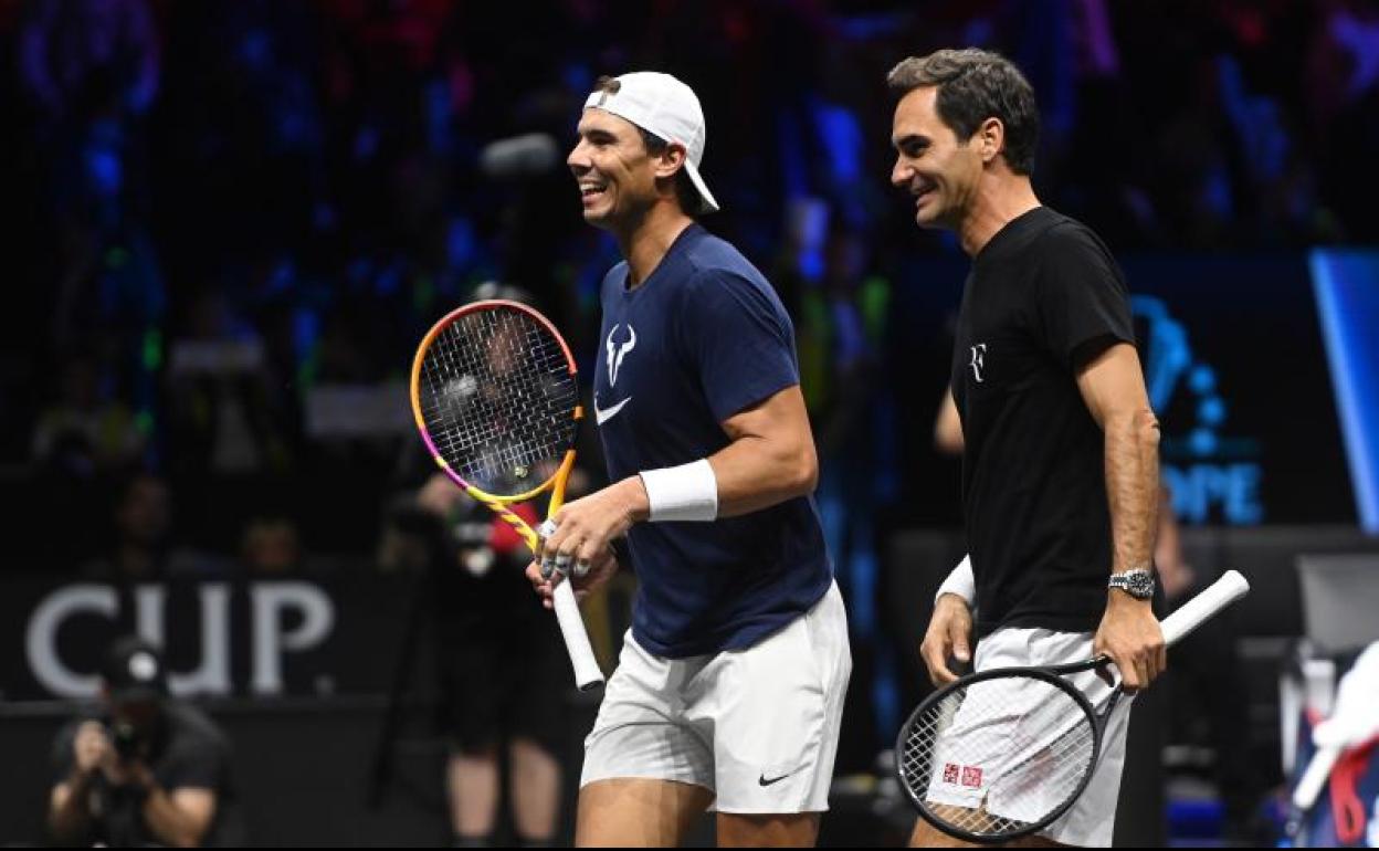 Rafa Nadal y Roger Federer, durante un entrenamiento previo a la Laver Cup.