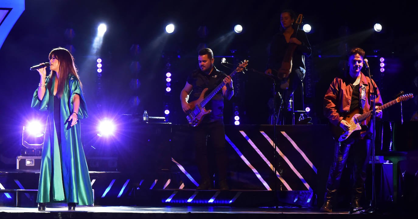 Fotos: Vanesa Martín llenó la plaza del Ayuntamiento de Logroño en su concierto de San Mateo