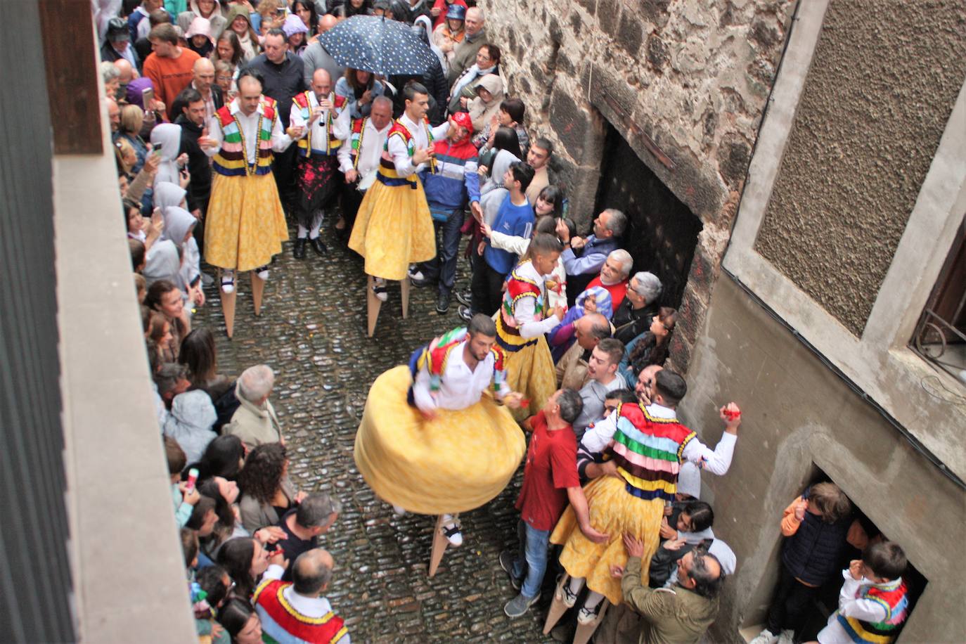 Fotos: Los danzadores de Anguiano no defraudan