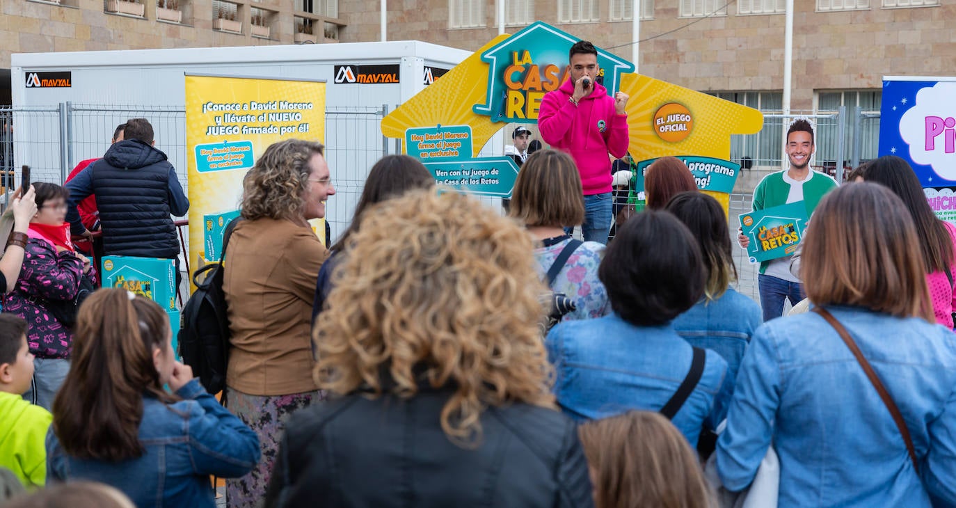 Fotos: Las Twin Melody movilizan Logroño con un Tik Tok masivo