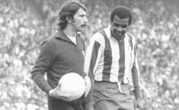 Imagen principal - Tres momentos de Pacheco como portero del Atlético de Madrid. 