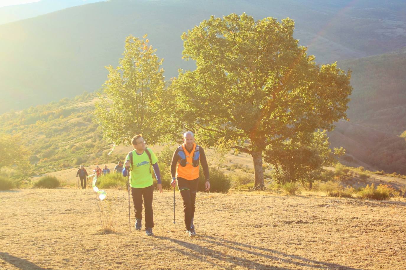 Fotos: Más de 300 senderistas recorren la Sierra de Cebollera