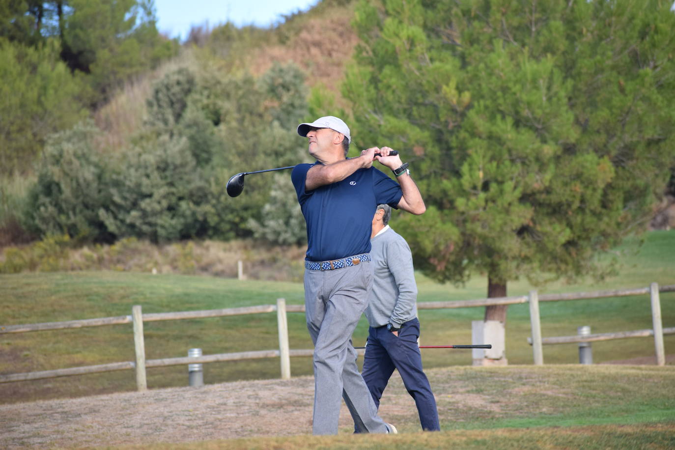 Un jugador disfruta de la jornada en el Campo de Logroño.