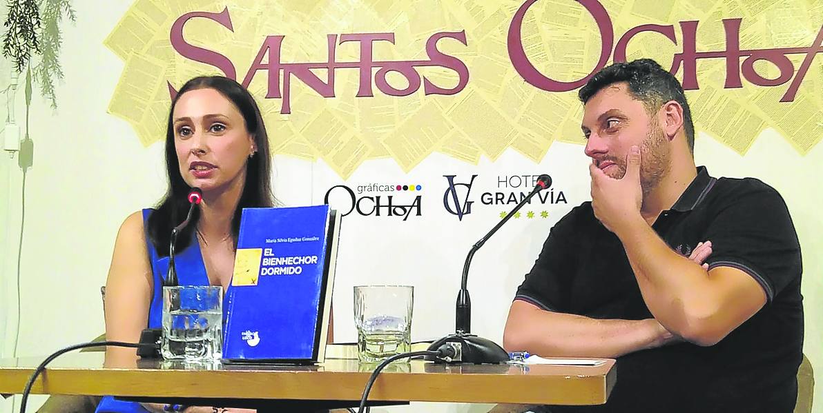 Silvia Eguíluz, en la presentación del libro 'El bienhechor dormido', el pasado martes, en Santos Ochoa. 