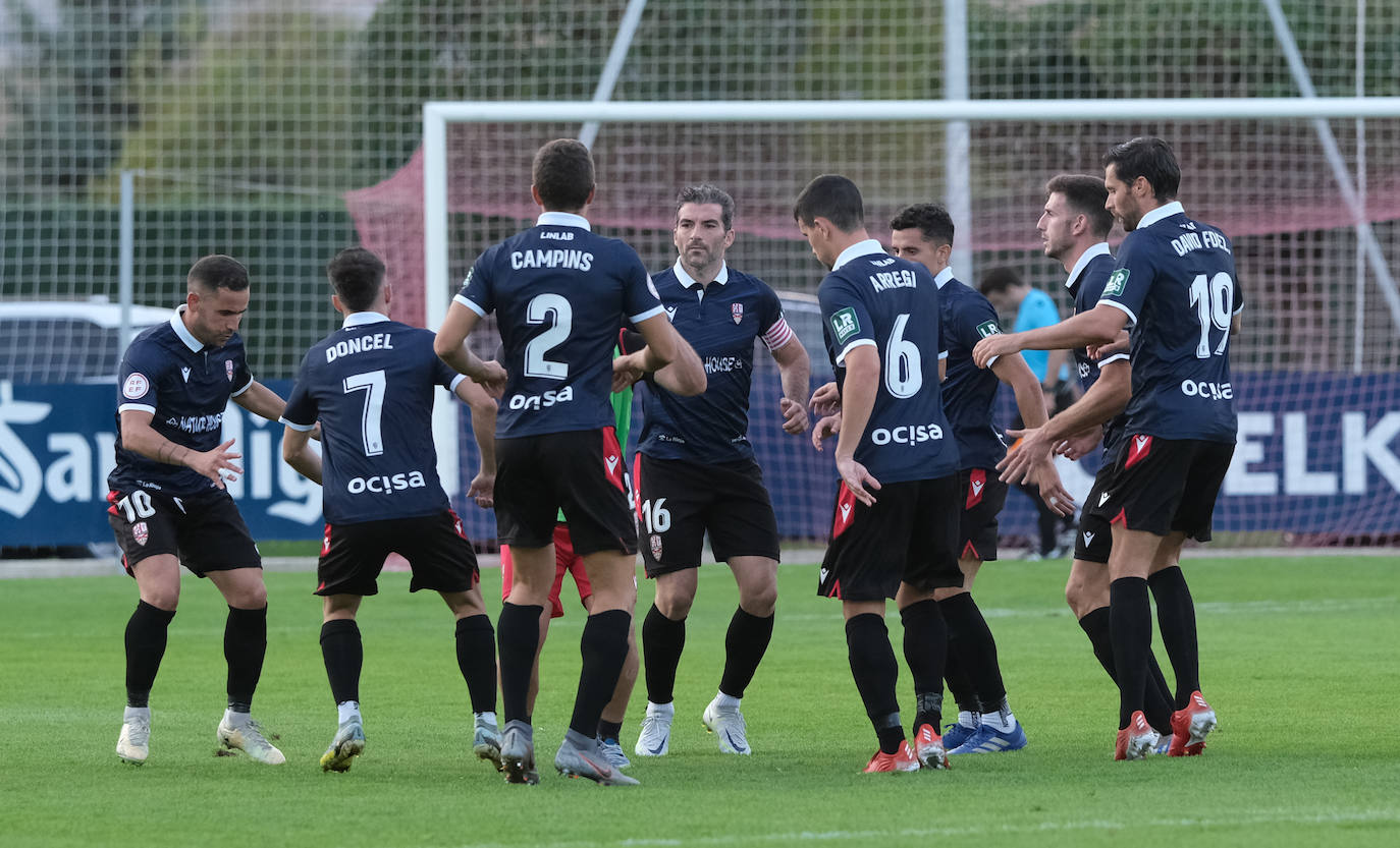 Fotos: La UD Logroñés cae ante el Osasuna Promesas