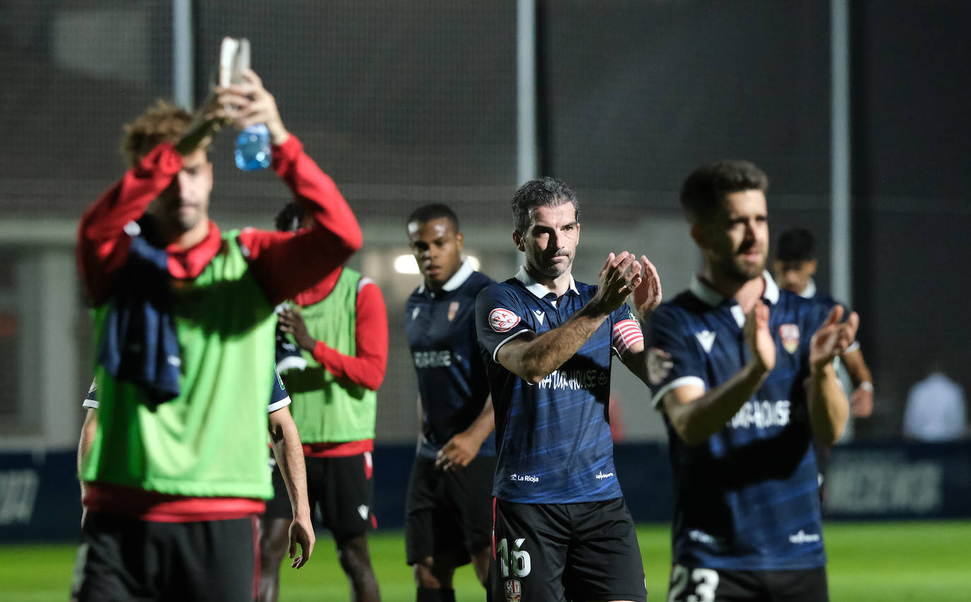 Fotos: La UD Logroñés cae ante el Osasuna Promesas