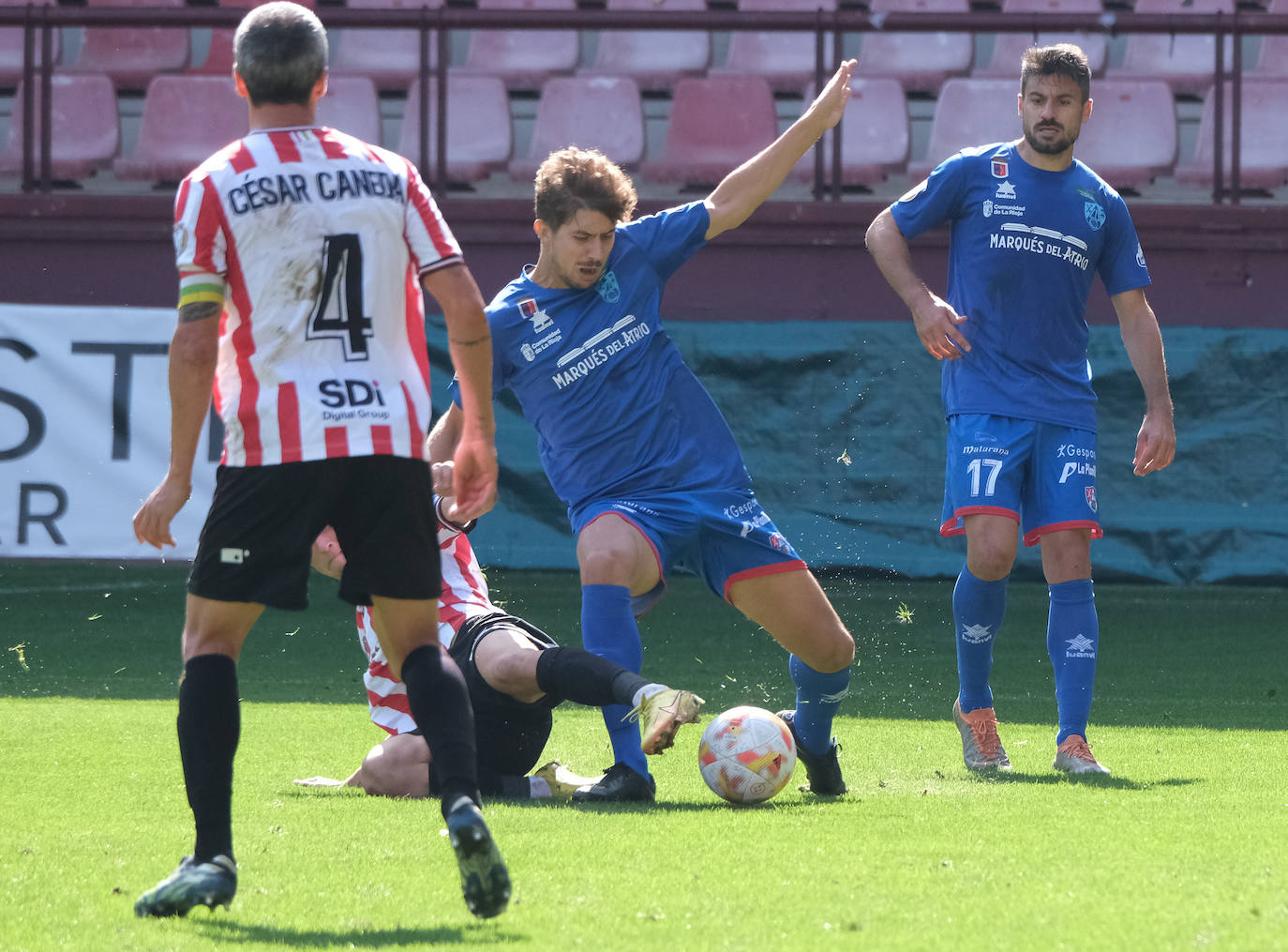Fotos: Victoria del Calahorra frente a la SD Logroñés (0-2)