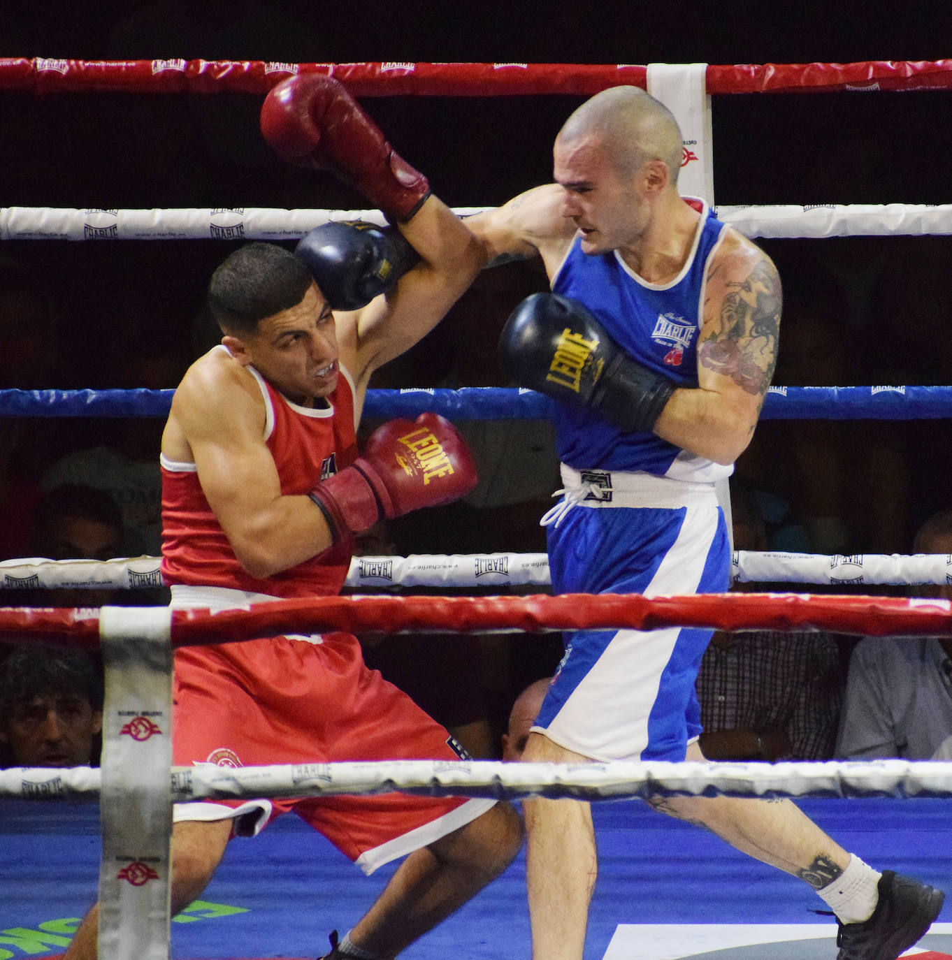 Fotos: Velada de boxeo en Villamediana: el riojano Gazi Khalidov gana su primer combate profesional