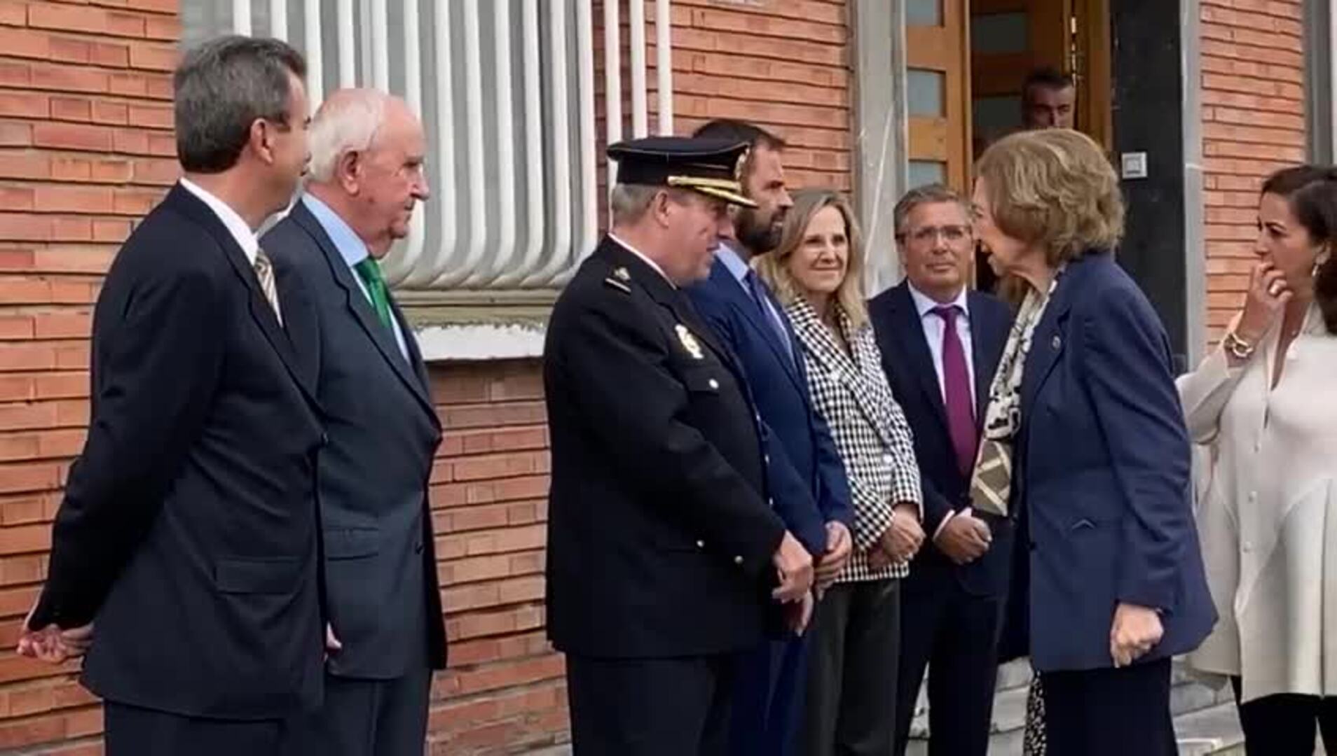 La reina Sofía, a su llegada al Banco de Alimentos de La Rioja