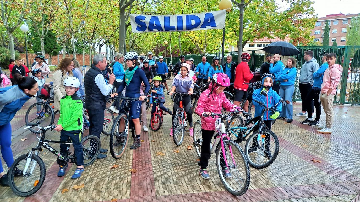 Fotos: Sheyla Gutiérrez pedalea con sus vecinos por Varea