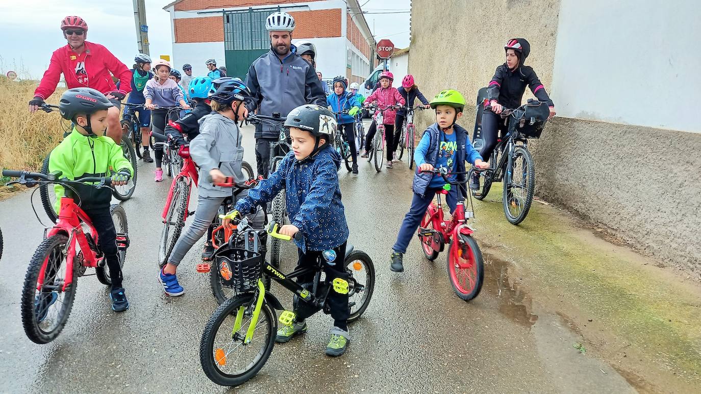 Fotos: Sheyla Gutiérrez pedalea con sus vecinos por Varea