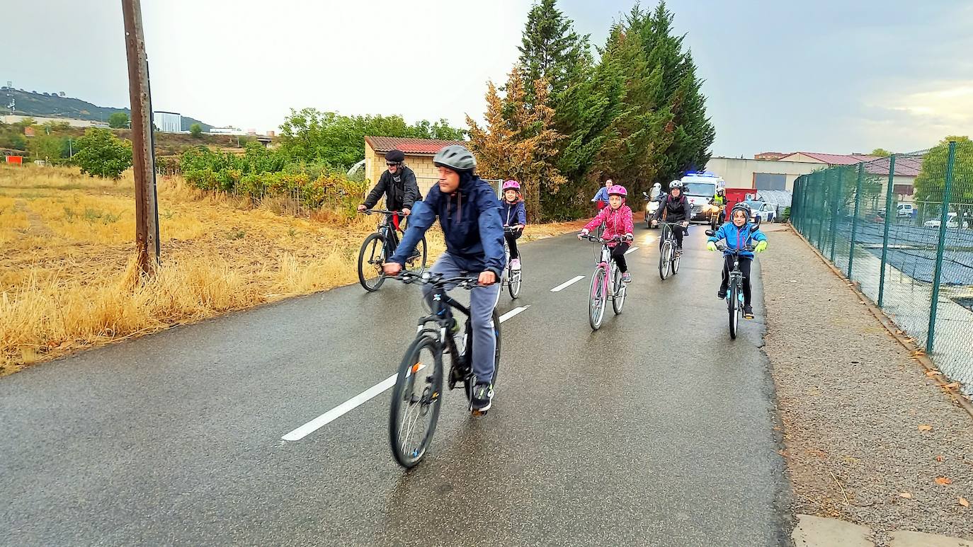 Fotos: Sheyla Gutiérrez pedalea con sus vecinos por Varea