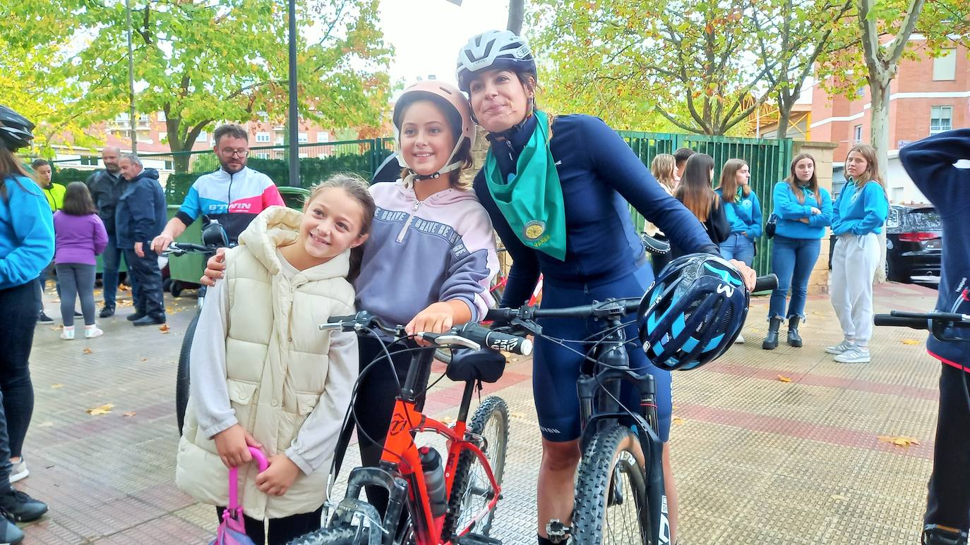 Fotos: Sheyla Gutiérrez pedalea con sus vecinos por Varea