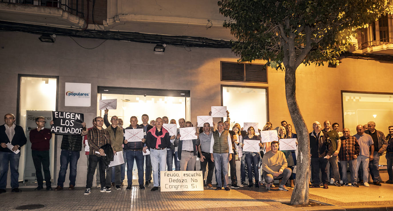 Fotos: La ejecutiva regional del PP apoya a Capellán como candidato