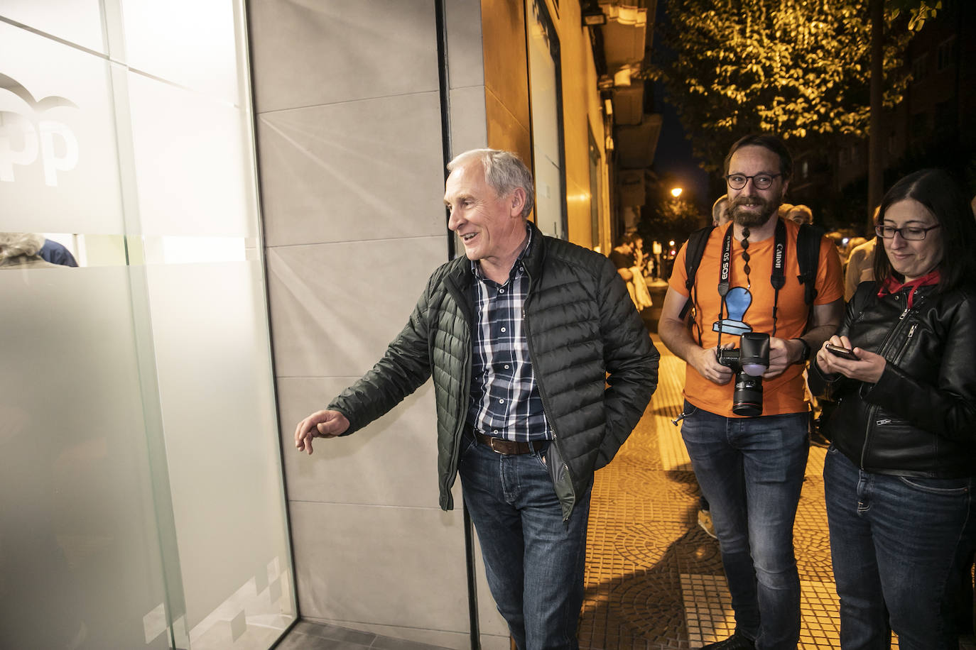 Fotos: La ejecutiva regional del PP apoya a Capellán como candidato