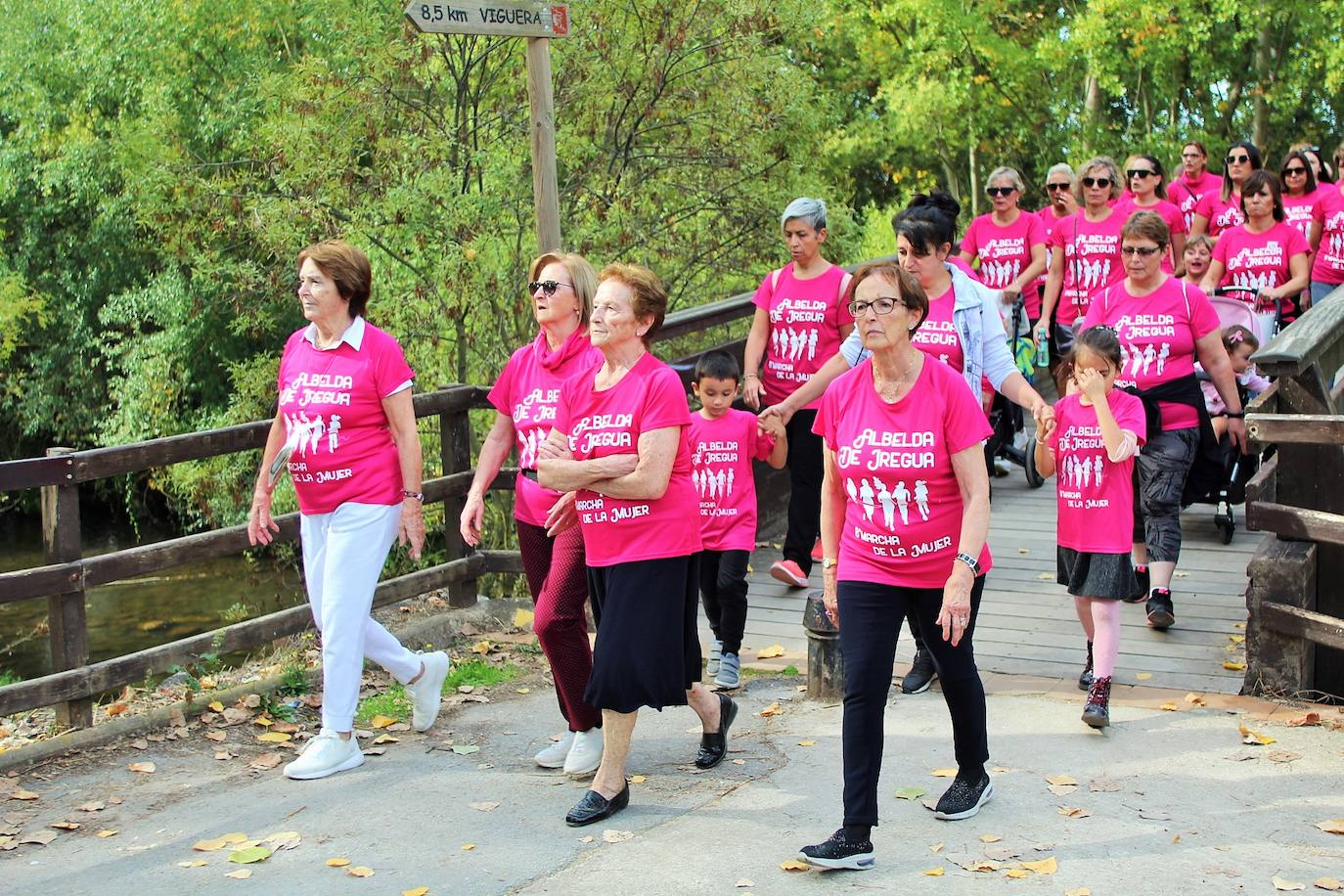 Fotos: La Carrera de la Mujer logra 800 inscripciones a favor de la Asociación Española Contra el Cáncer en La Rioja