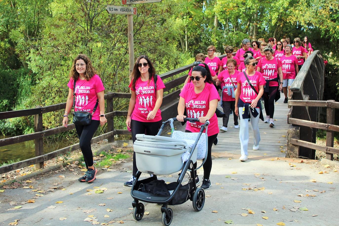 Fotos: La Carrera de la Mujer logra 800 inscripciones a favor de la Asociación Española Contra el Cáncer en La Rioja