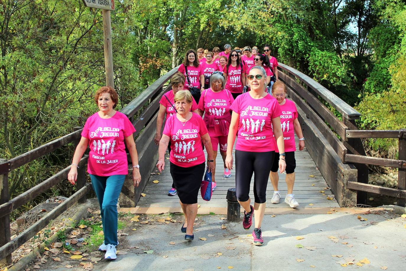 Fotos: La Carrera de la Mujer logra 800 inscripciones a favor de la Asociación Española Contra el Cáncer en La Rioja