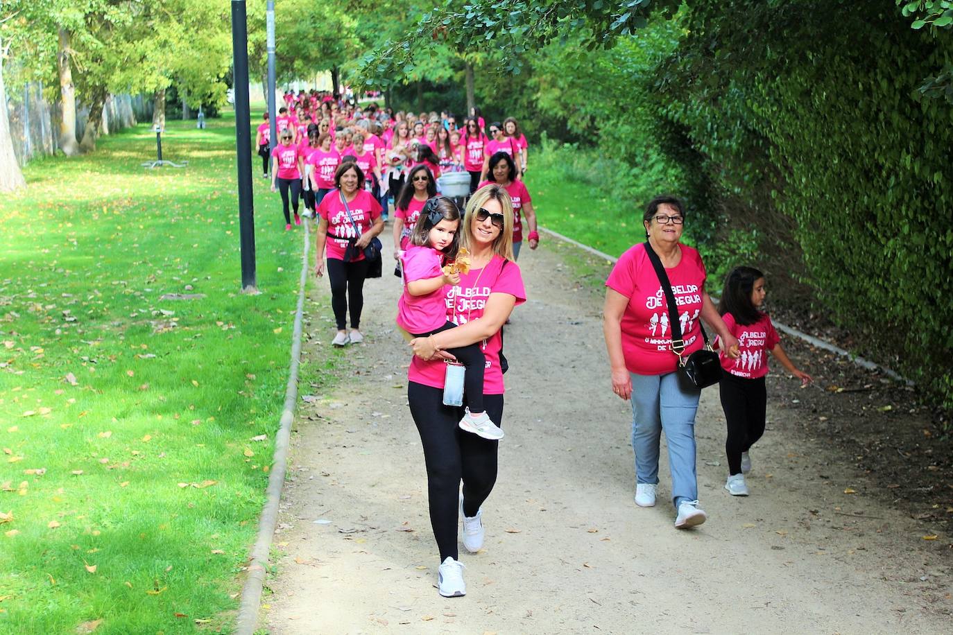 Fotos: La Carrera de la Mujer logra 800 inscripciones a favor de la Asociación Española Contra el Cáncer en La Rioja