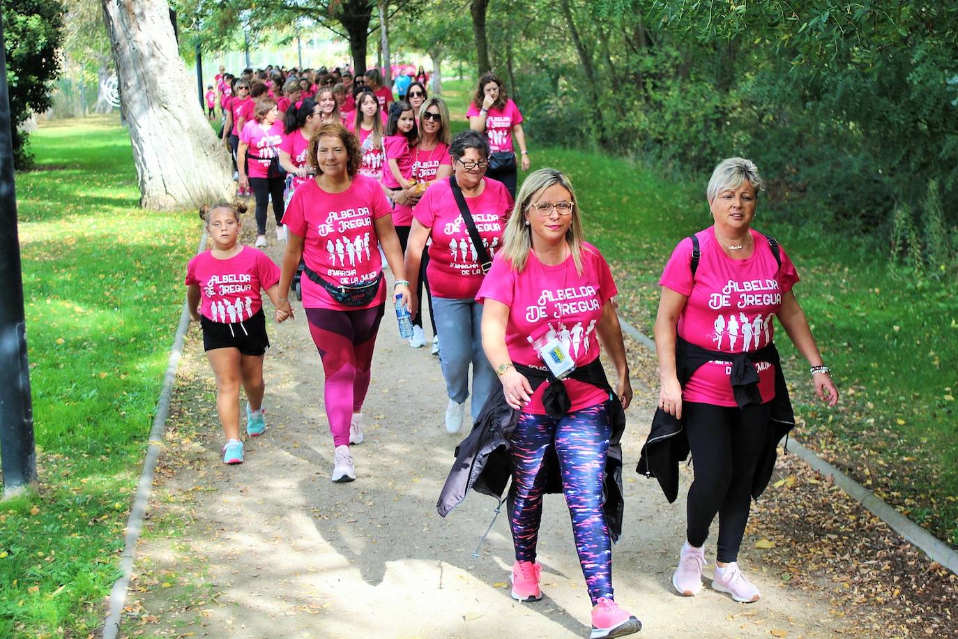 Fotos: La Carrera de la Mujer logra 800 inscripciones a favor de la Asociación Española Contra el Cáncer en La Rioja