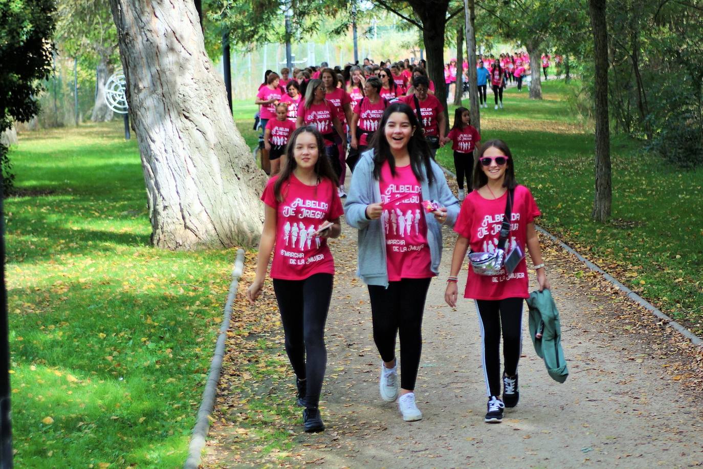 Fotos: La Carrera de la Mujer logra 800 inscripciones a favor de la Asociación Española Contra el Cáncer en La Rioja