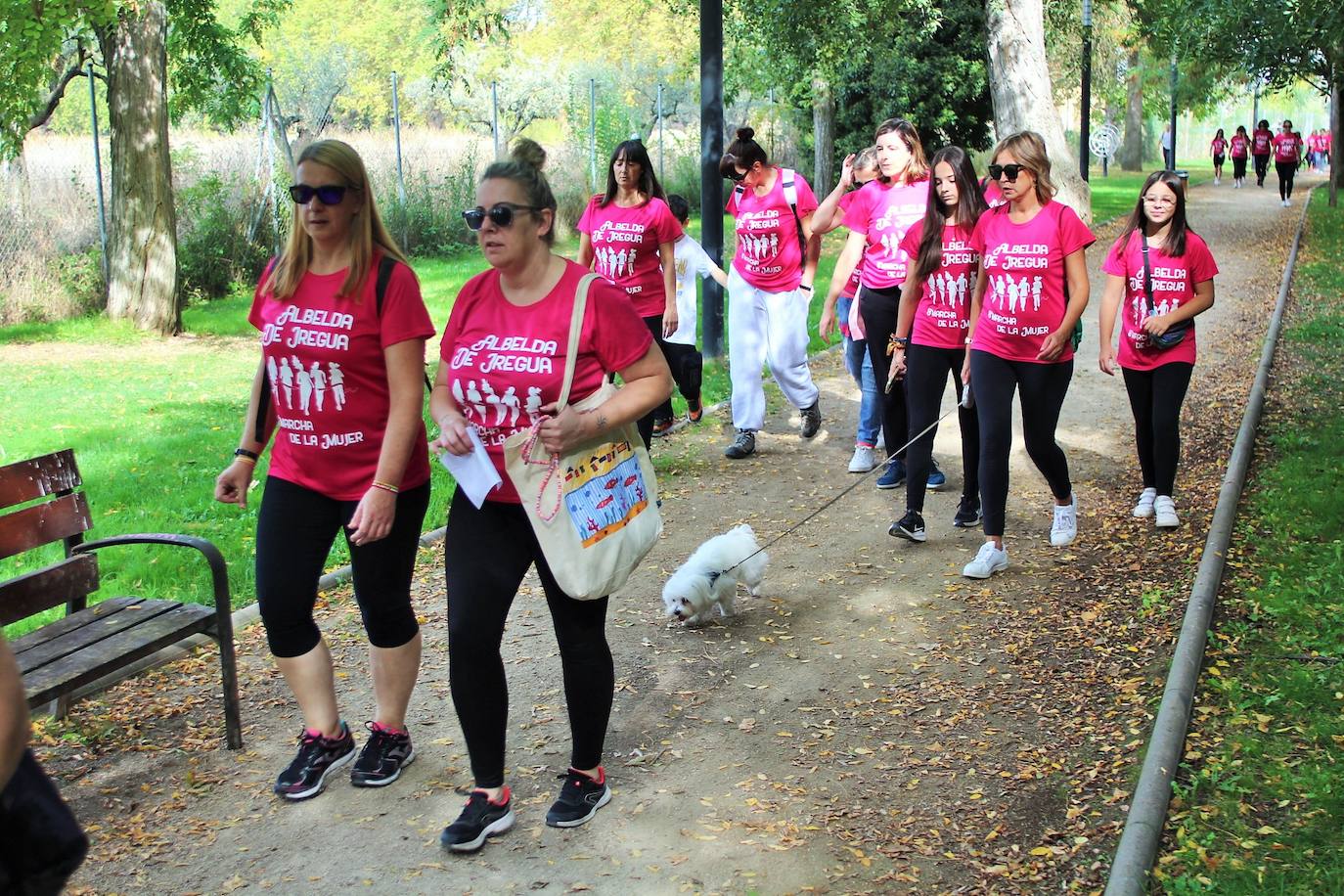 Fotos: La Carrera de la Mujer logra 800 inscripciones a favor de la Asociación Española Contra el Cáncer en La Rioja