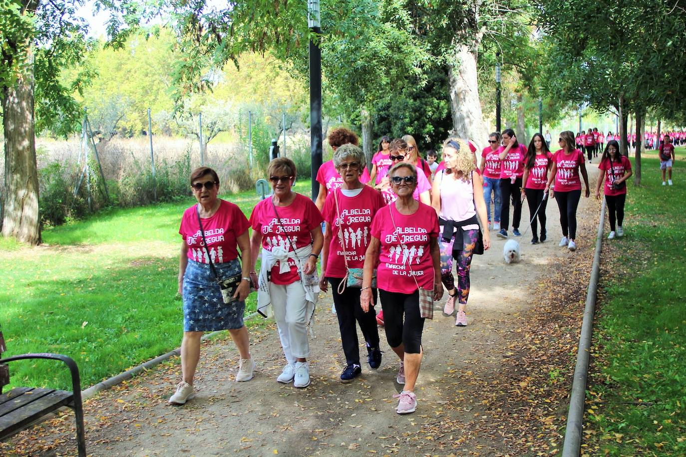 Fotos: La Carrera de la Mujer logra 800 inscripciones a favor de la Asociación Española Contra el Cáncer en La Rioja