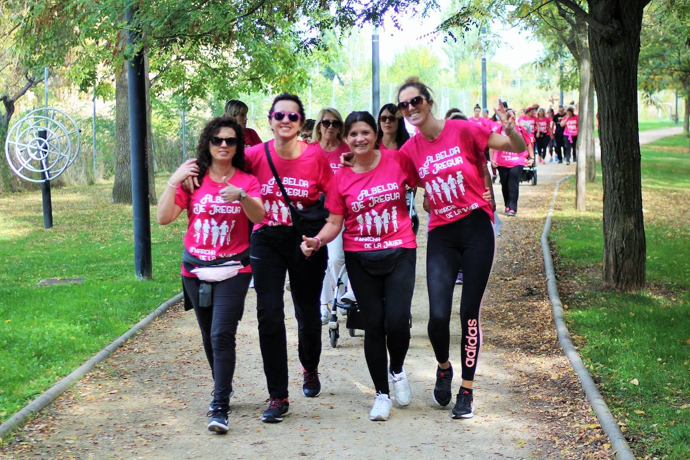 Fotos: La Carrera de la Mujer logra 800 inscripciones a favor de la Asociación Española Contra el Cáncer en La Rioja