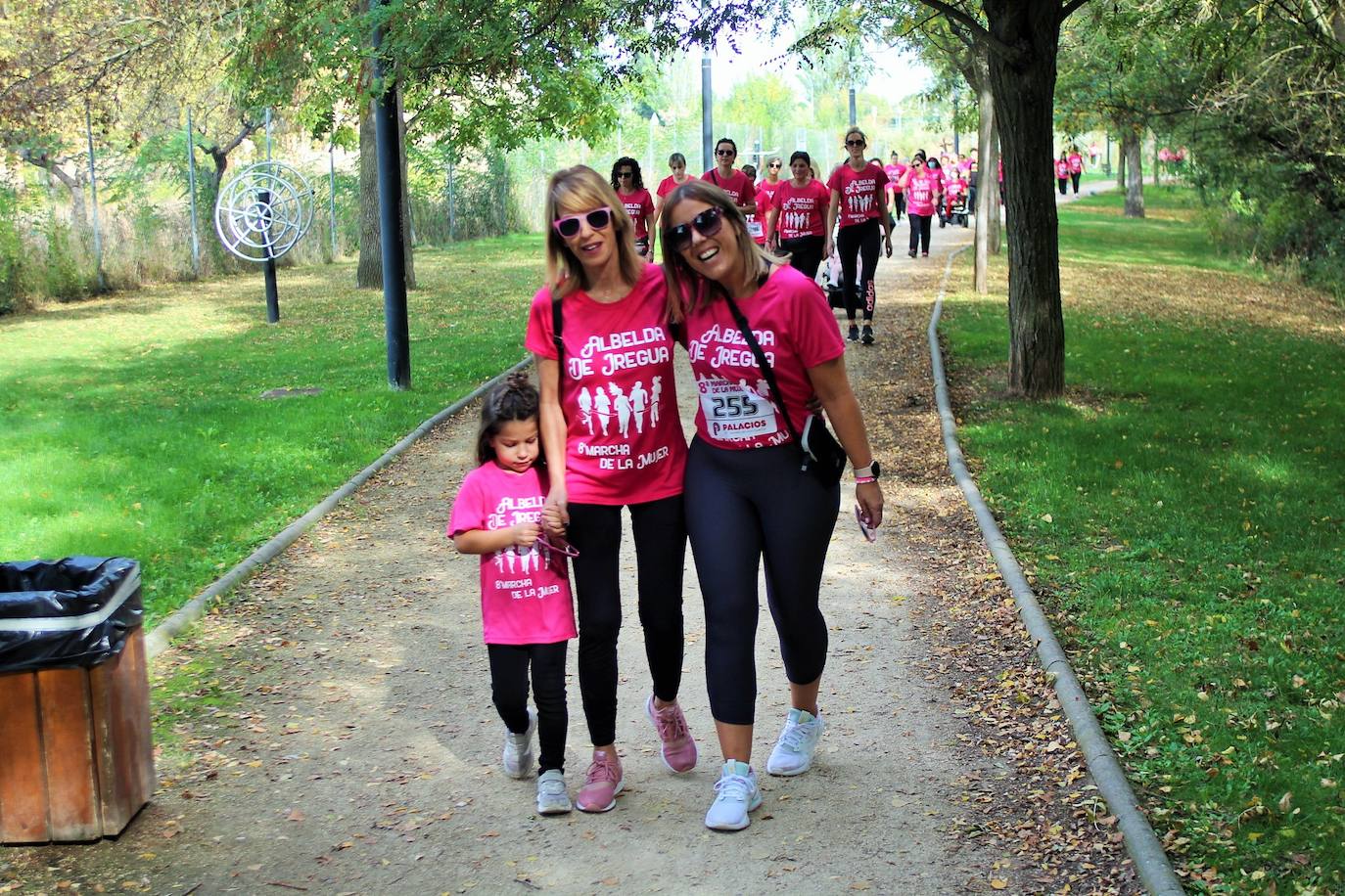 Fotos: La Carrera de la Mujer logra 800 inscripciones a favor de la Asociación Española Contra el Cáncer en La Rioja