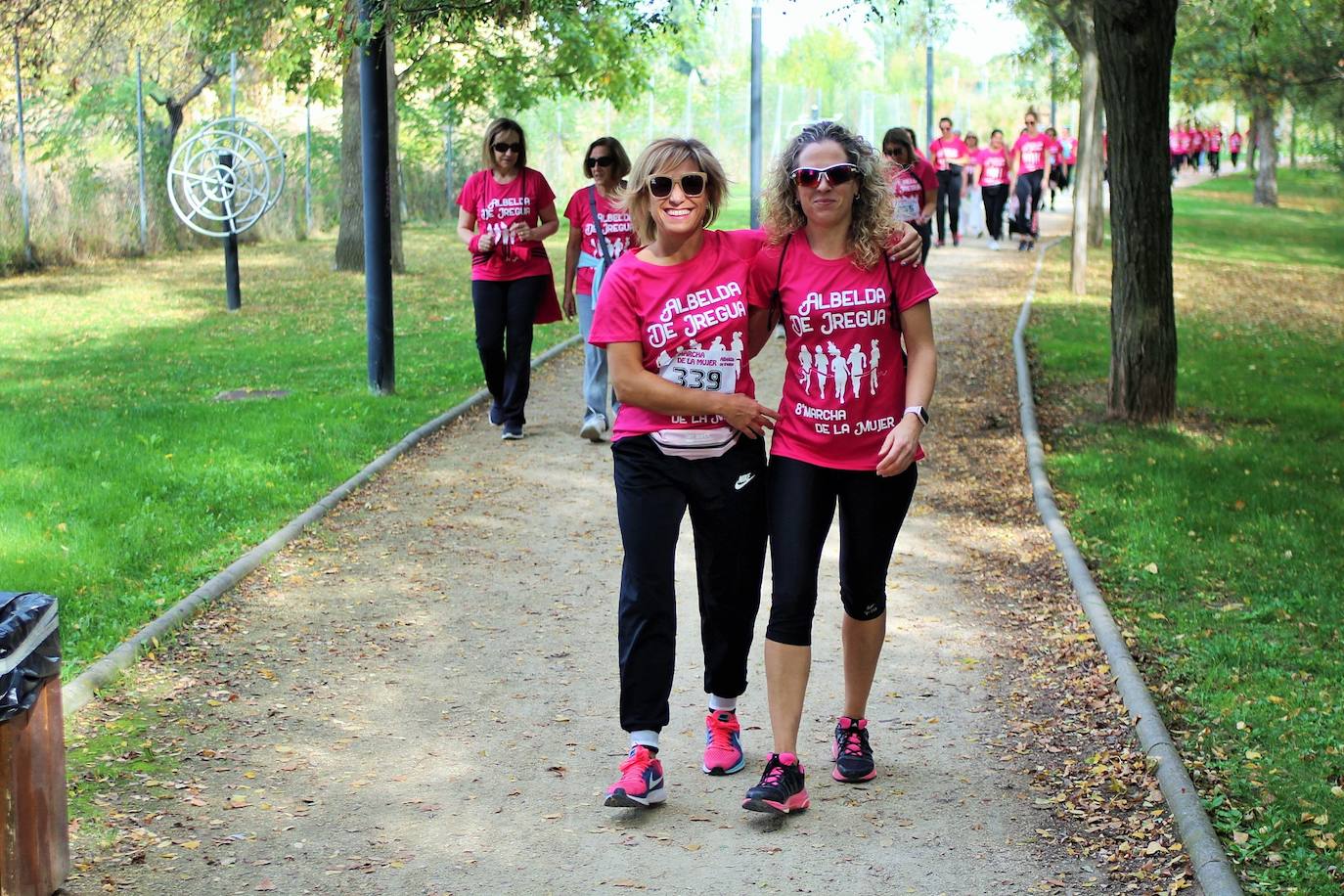 Fotos: La Carrera de la Mujer logra 800 inscripciones a favor de la Asociación Española Contra el Cáncer en La Rioja