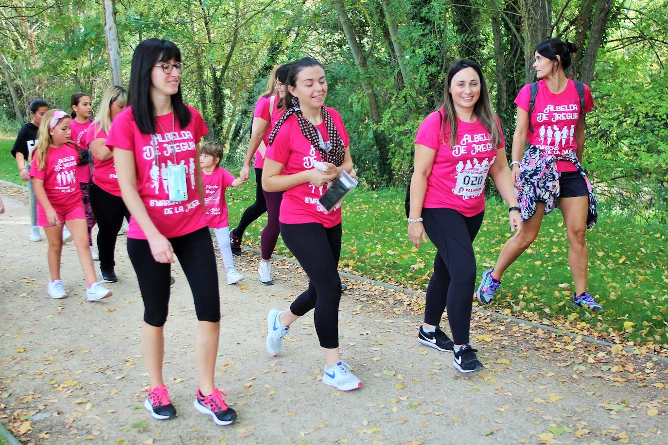 Fotos: La Carrera de la Mujer logra 800 inscripciones a favor de la Asociación Española Contra el Cáncer en La Rioja