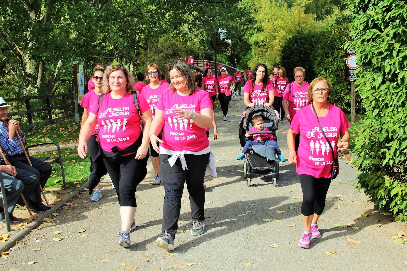 Fotos: La Carrera de la Mujer logra 800 inscripciones a favor de la Asociación Española Contra el Cáncer en La Rioja