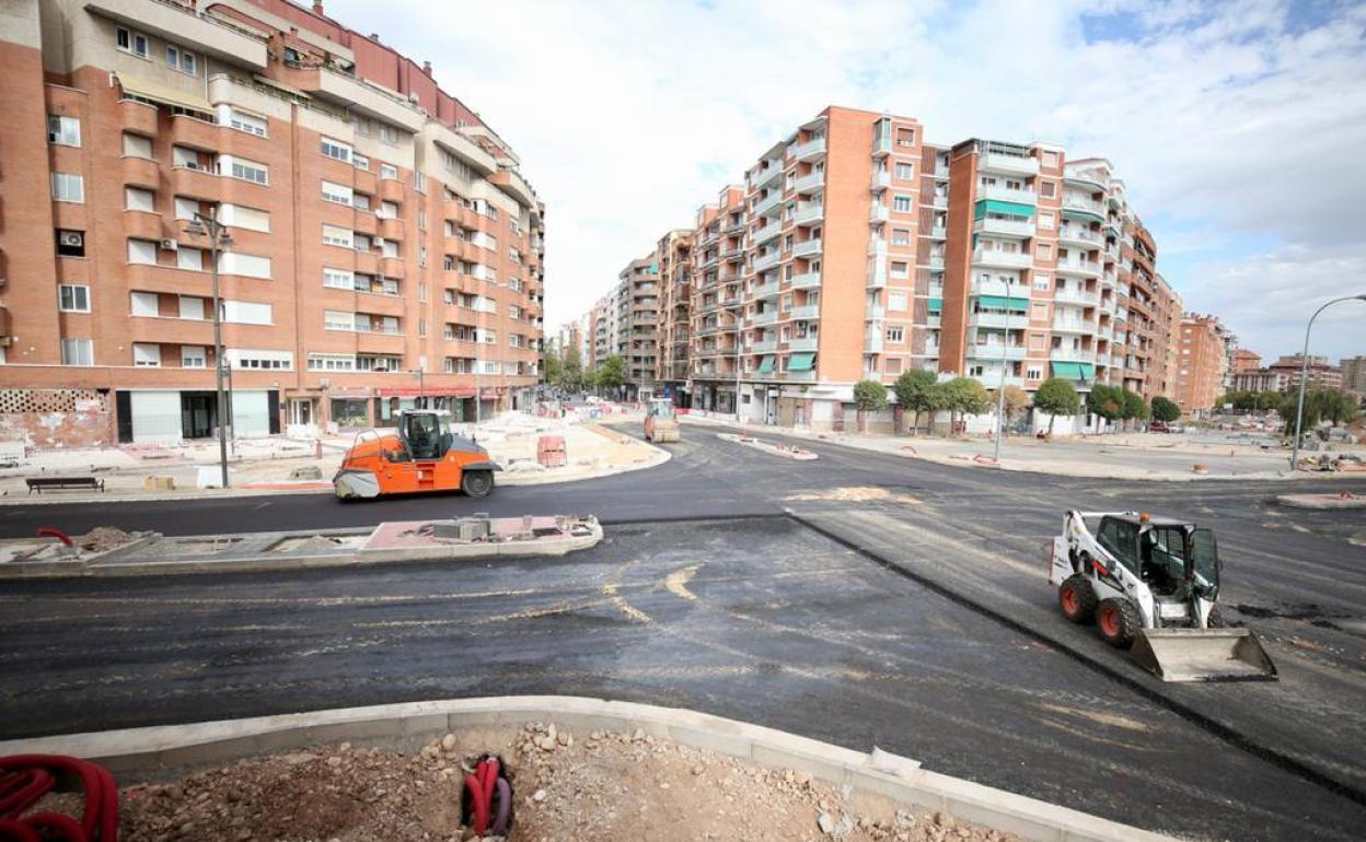 El asfalto llega a Vara de Rey con la mente puesta en la apertura del paso hacia Duques de Nájera