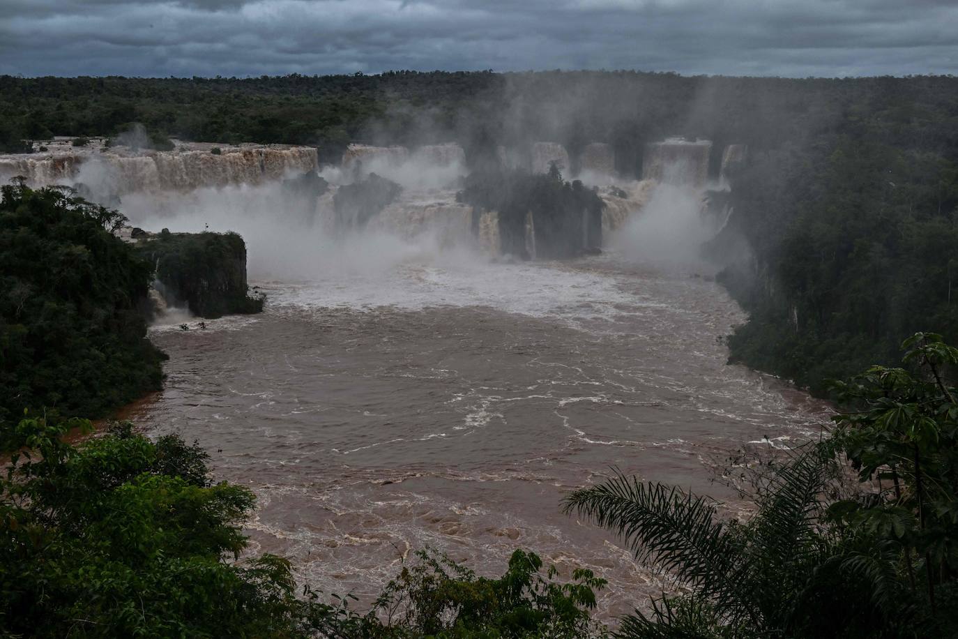 Fotos: Las cataratas de Iguazú se desbordan por las fuertes lluvias