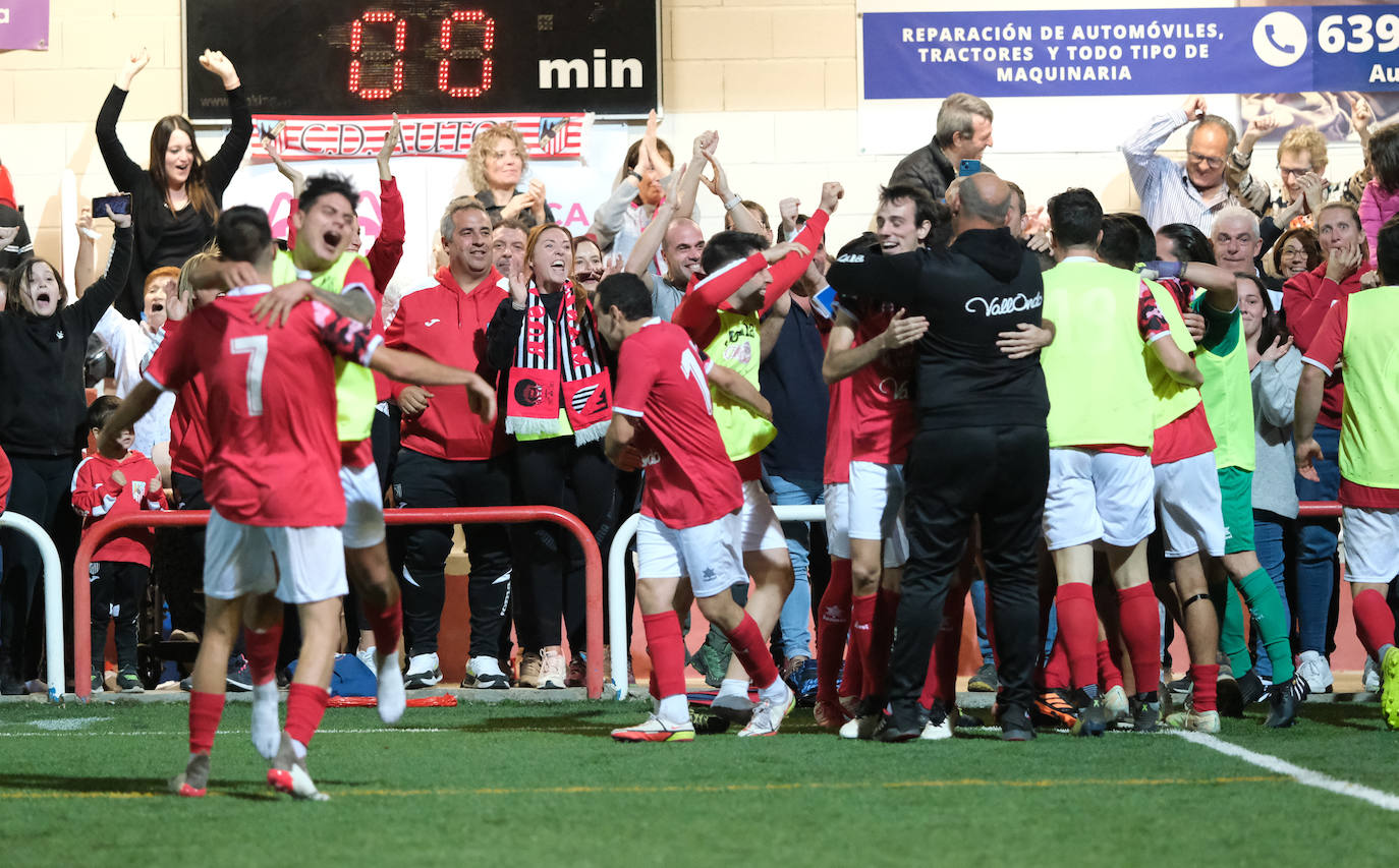 Fotos: El equipo y los aficionados del Autol celebran la victoria frente al Dinamo San Juan