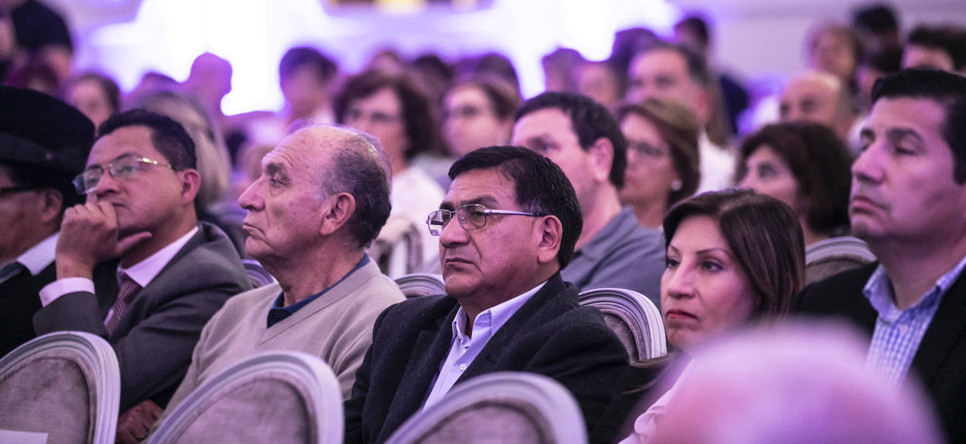 Fotos: Apertura de Futuro en Español en el Círculo Logroñés con Luis García Montero y Elvira Lindo