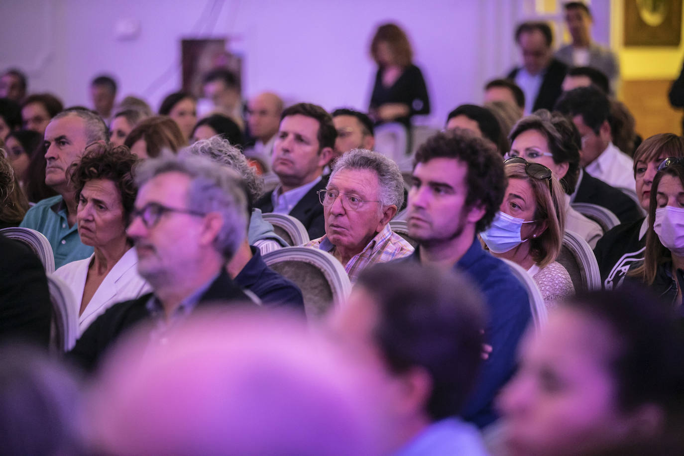 Fotos: Apertura de Futuro en Español en el Círculo Logroñés con Luis García Montero y Elvira Lindo