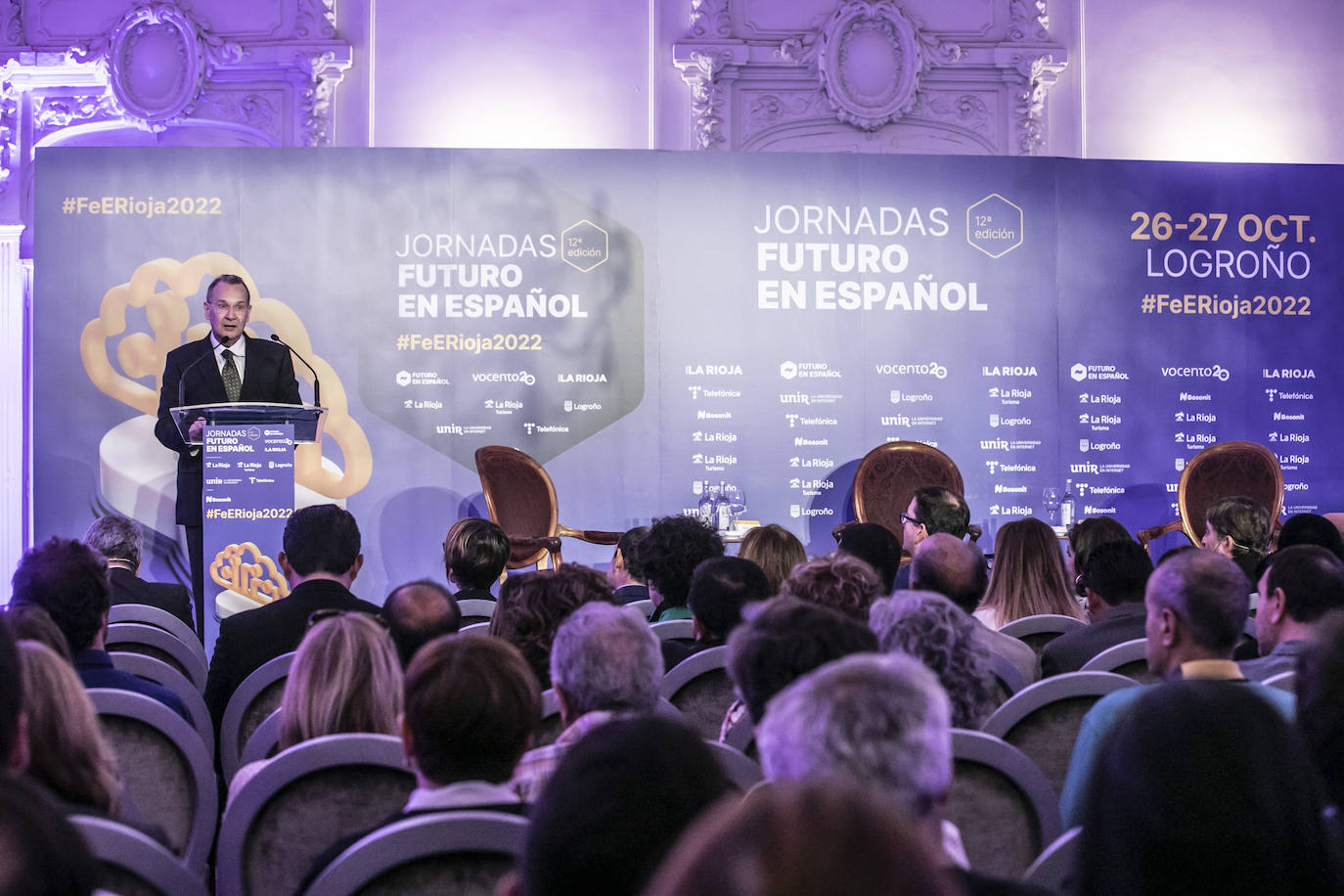 Fotos: Apertura de Futuro en Español en el Círculo Logroñés con Luis García Montero y Elvira Lindo