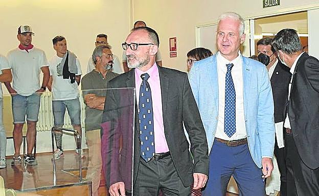 Francisco Pérez, junto al alcalde. 