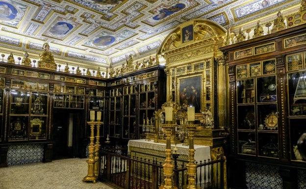 Relicario del madrileño monasterio de la Encarnación, que conserva restos de 700 santos. 