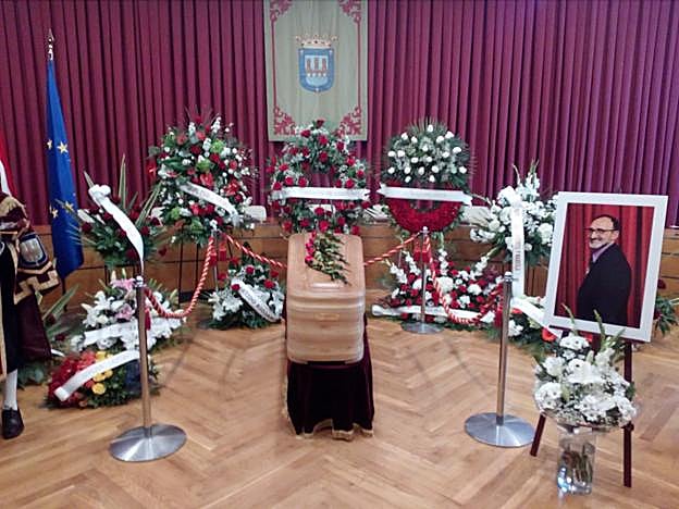 Abierta a los logroñeses la capilla ardiente de Francisco Pérez