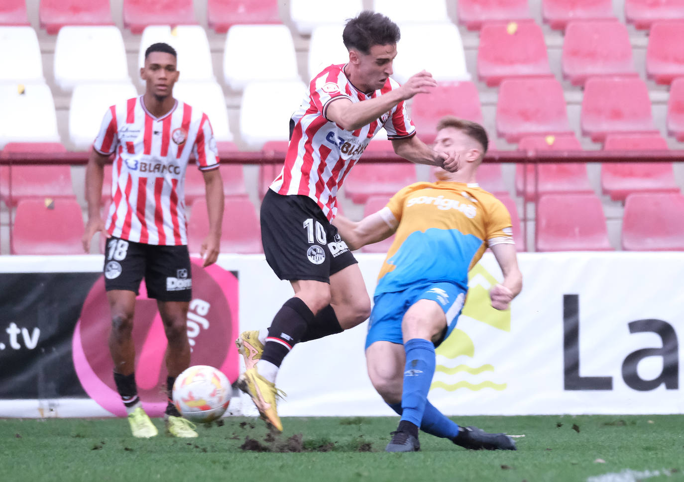 Fotos: La SD Logroñés cae ante el Nástic