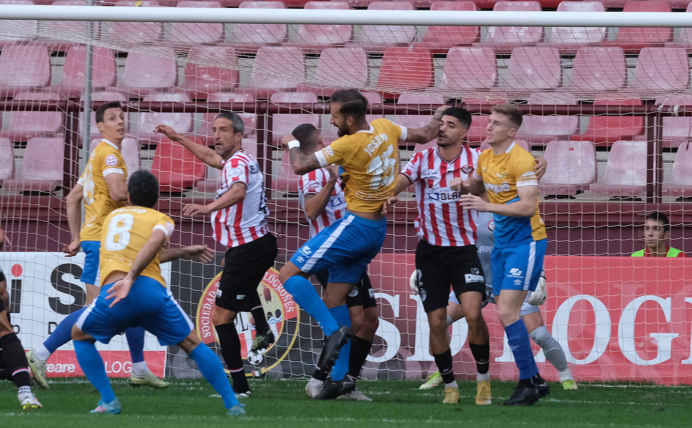 Fotos: La SD Logroñés cae ante el Nástic