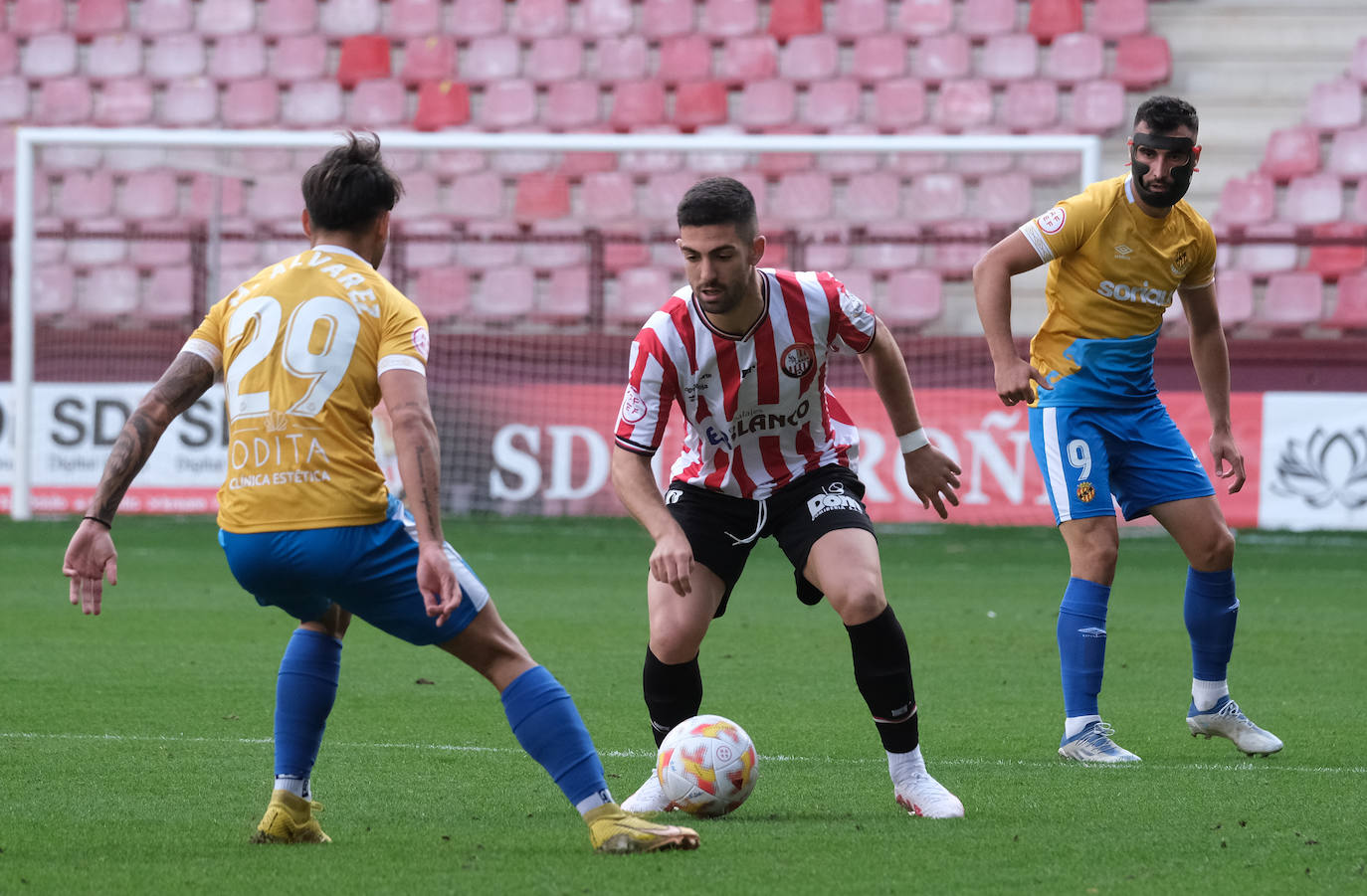 Fotos: La SD Logroñés cae ante el Nástic