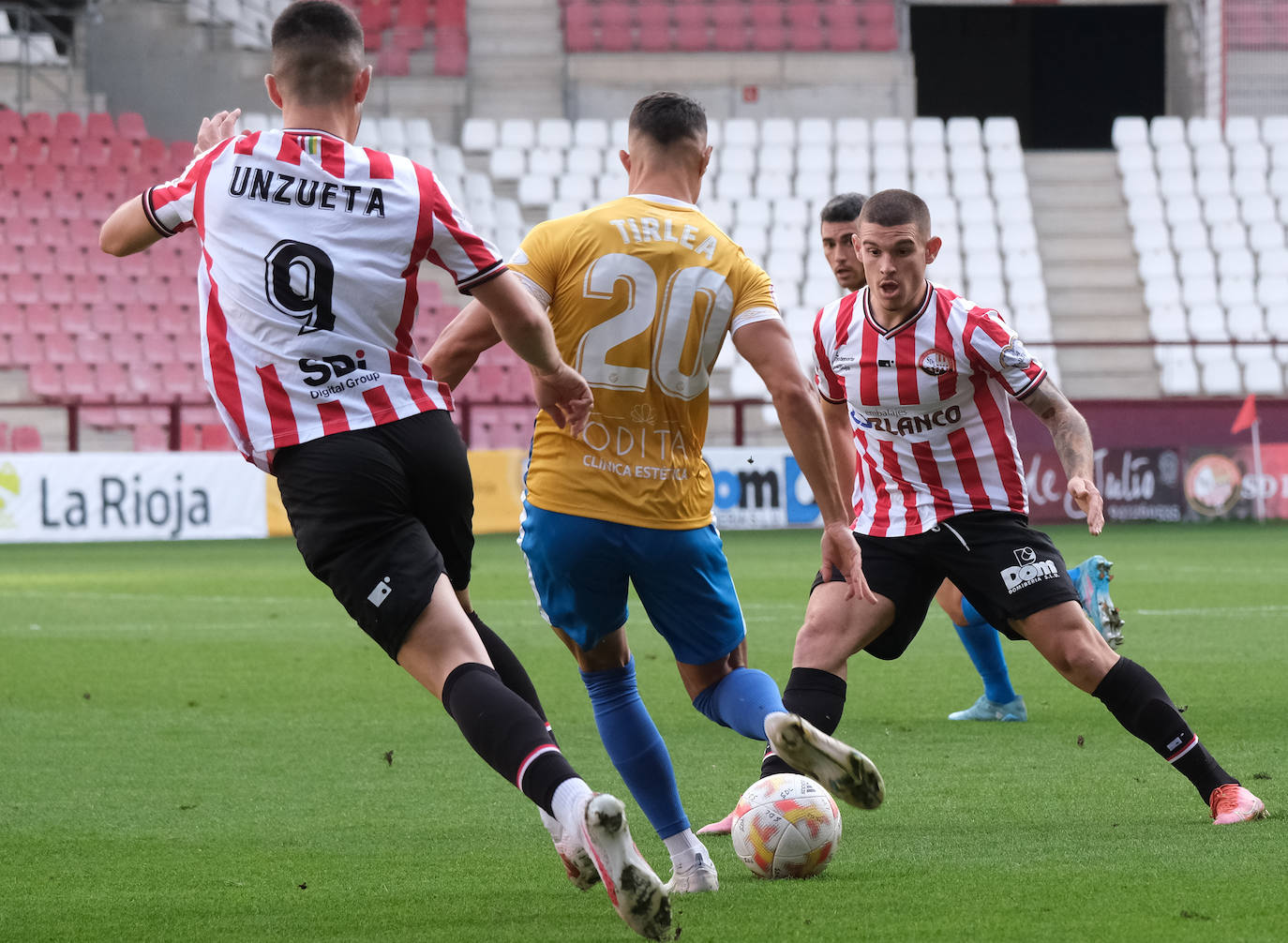 Fotos: La SD Logroñés cae ante el Nástic