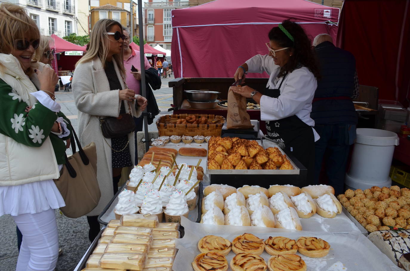 Fotos: La Calahorra más dulce se exhibe en la XVI edición de la Feria de Golmajería