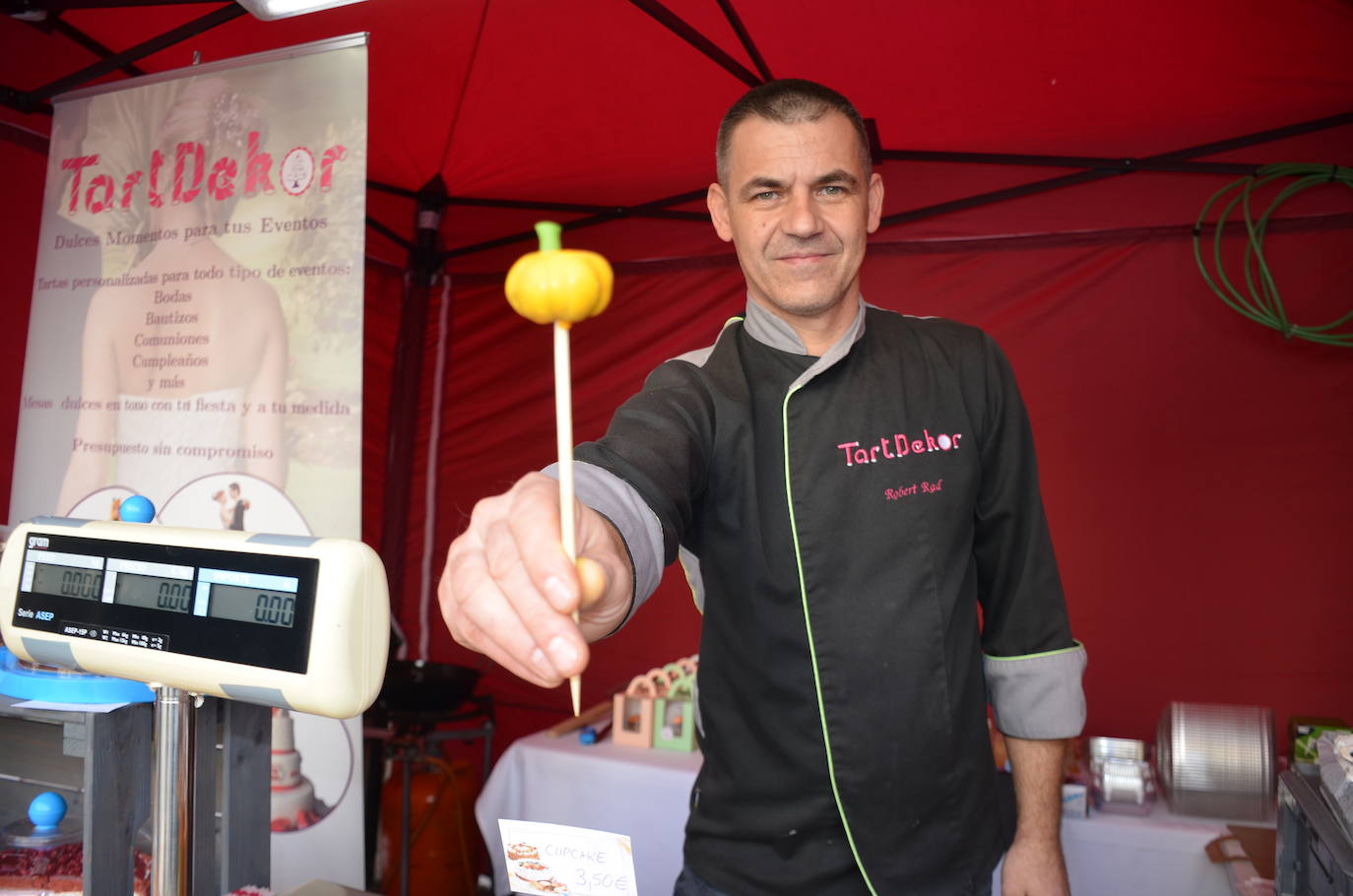 Fotos: La Calahorra más dulce se exhibe en la XVI edición de la Feria de Golmajería