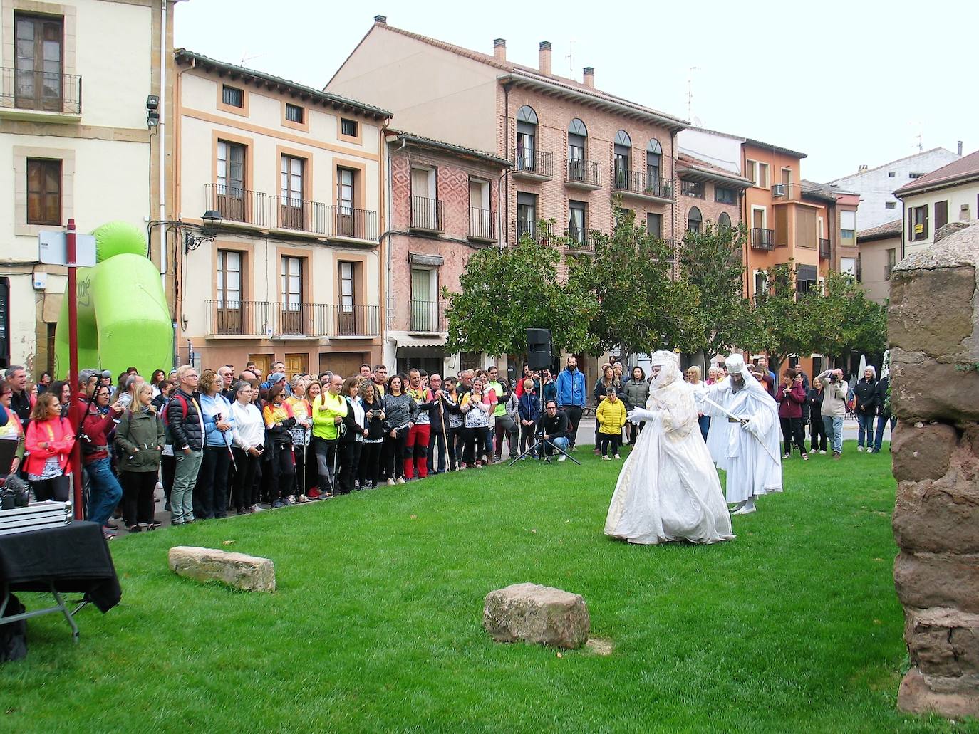 Fotos: Visita al Valle de la Lengua: doscientas personas recorren el Camino Real entre Nájera y San Millán de la Cogolla